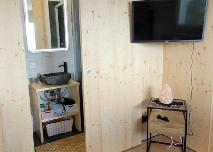 Chez Claudine Et Charles -