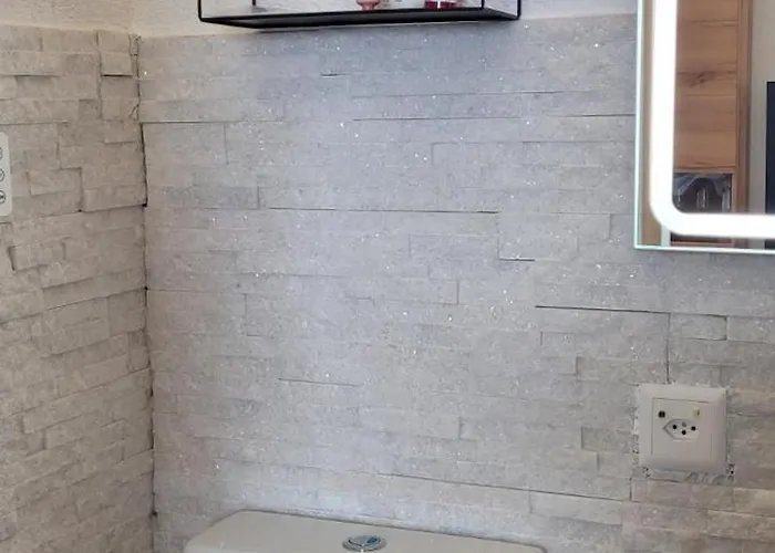 Chez Claudine Et Charles -