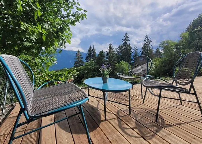 Chez Claudine Et Charles - *