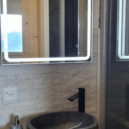 Chez Claudine Et Charles -